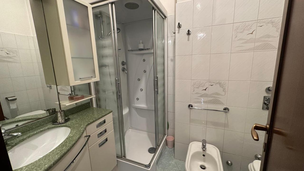 Dehomes - Two Bedrooms, Terrace, Wi-Fi, Tram To Centre & Rho Fiera Мілан Екстер'єр фото